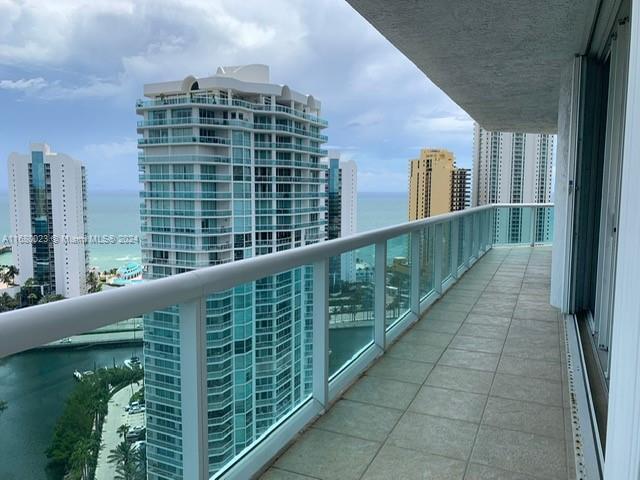 Building Photo - 16500 Collins Ave