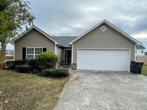 Building Photo - Loudon 3-bedroom 2-bathroom home with open layout on corner lot available 11/15
