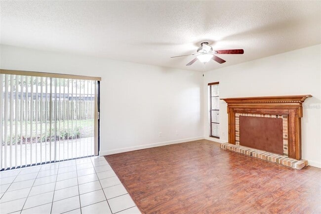 Building Photo - 16107 Country Crossing Dr