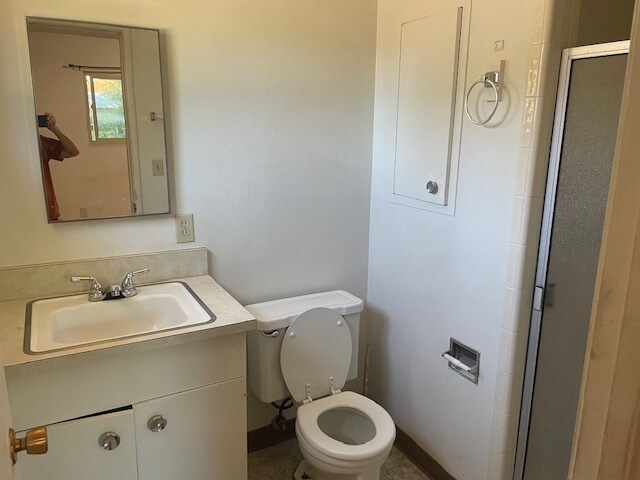 Master bathroom - 1208 Cypress Ln