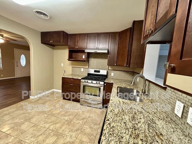 Building Photo - 1607 Briarwood Blvd