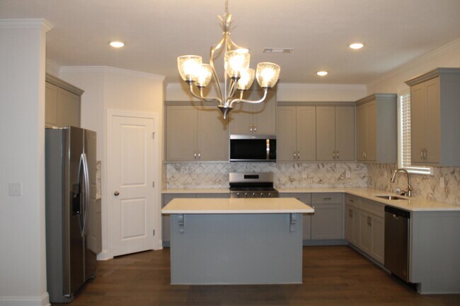 Building Photo - 846 Lillian Pk Dr