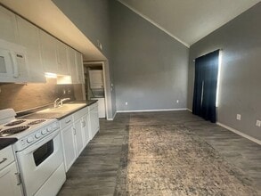 Building Photo - 2 Bedroom 2 Bath loft Apartment in Branson MO