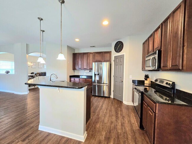 Building Photo - 525 Batty Way