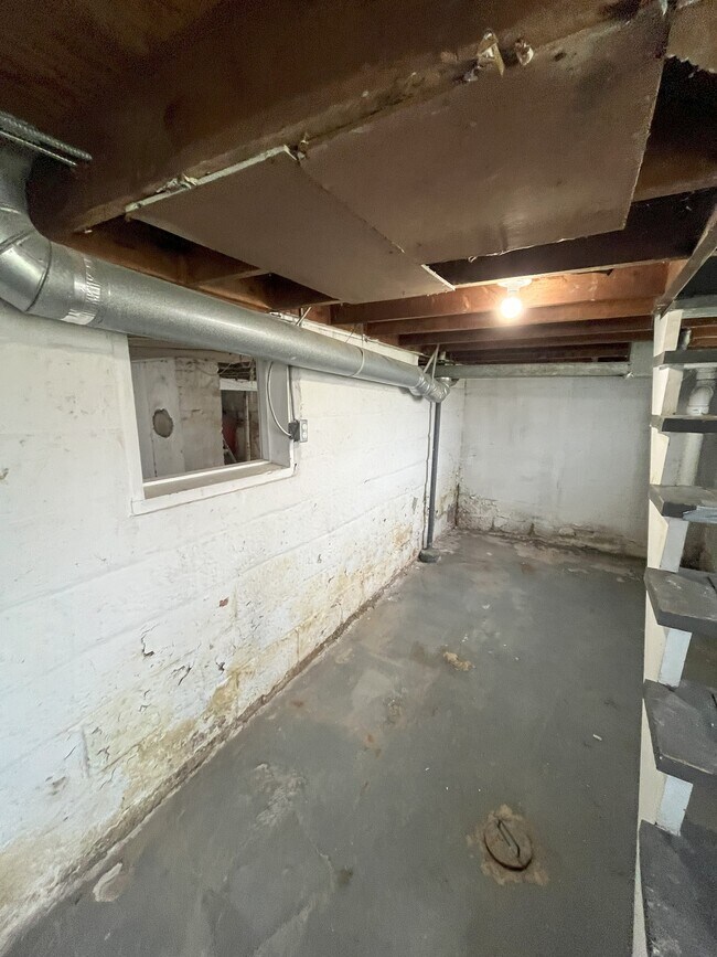 Building Photo - 115 June St