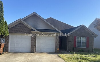 Building Photo - 1604 Cedrow Dr
