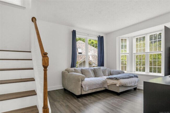 Building Photo - 717 Lantern Pl