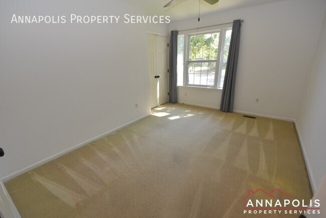 Building Photo - 2808 Traxler Ct