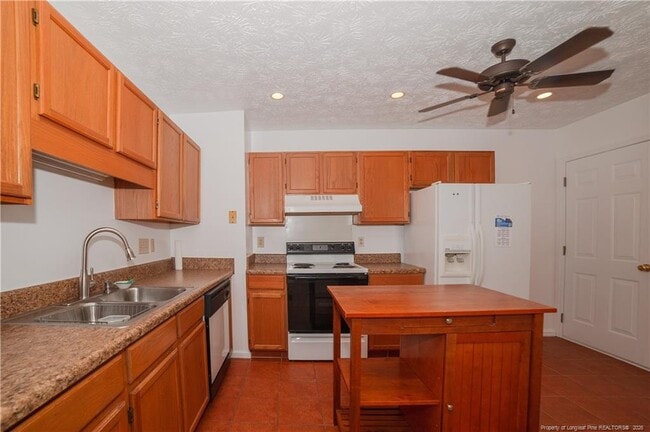 Building Photo - 6440 Brookshire St