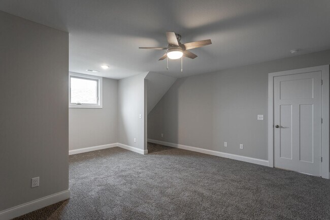 Building Photo - 8955 Silver Maple Dr