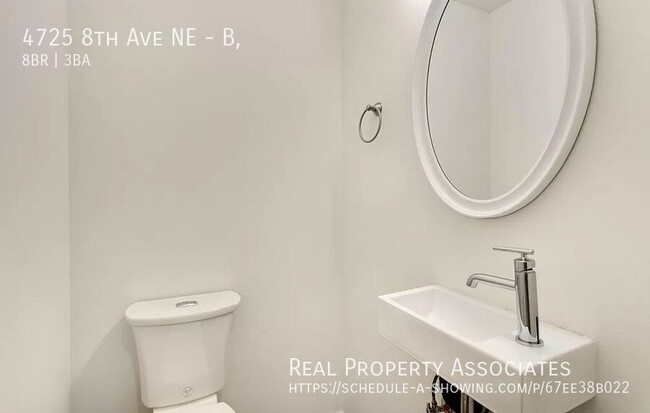 Building Photo - Spacious Modern Townhome in UD!! **Availab...