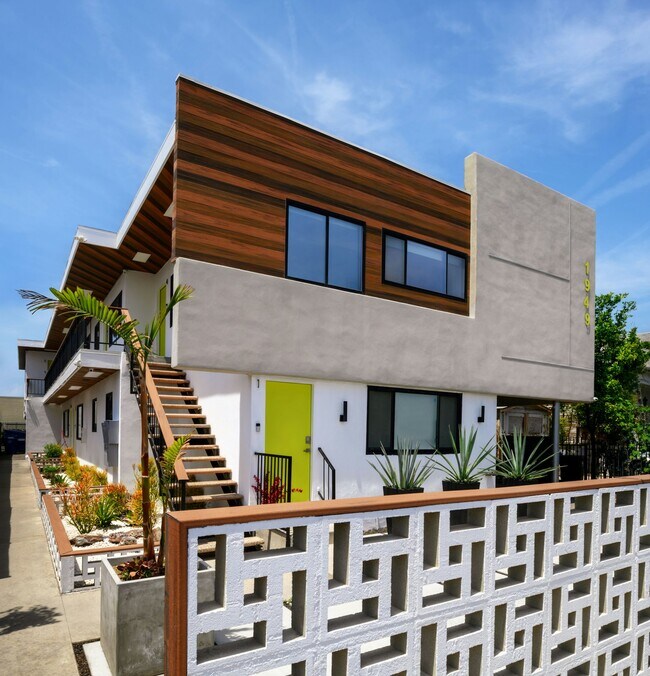 Building Photo - 1949 Park Grove Ave