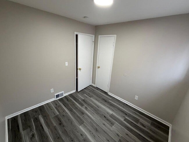 Building Photo - 3 Bedroom Renovated Ranch