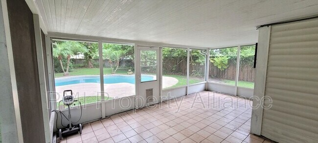 Building Photo - 2894 Donaldson Dr