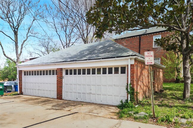 Building Photo - 6601 Alamo Ave