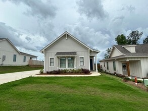 Building Photo - 632 Shropshire Dr