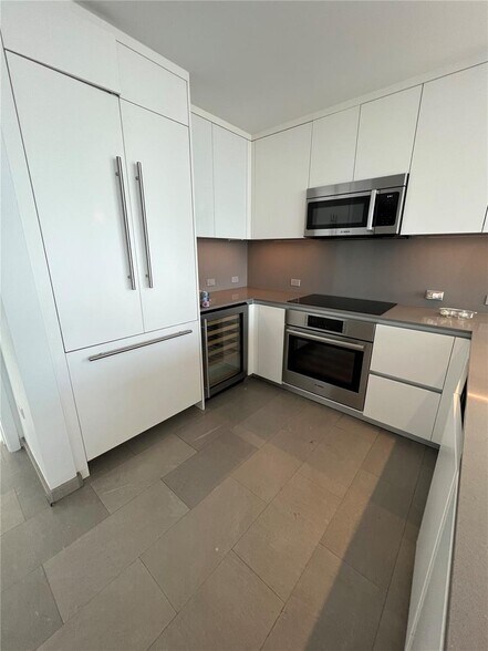 Building Photo - 68 SE 6th St