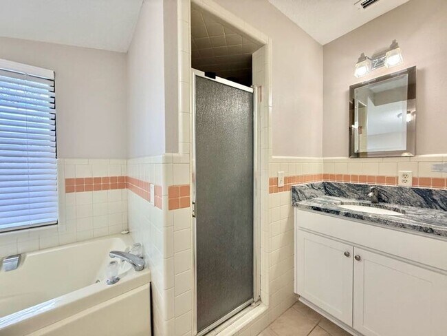 Building Photo - Large and Stunning 2700sqft Newly Renovated 3BR 3BTH!