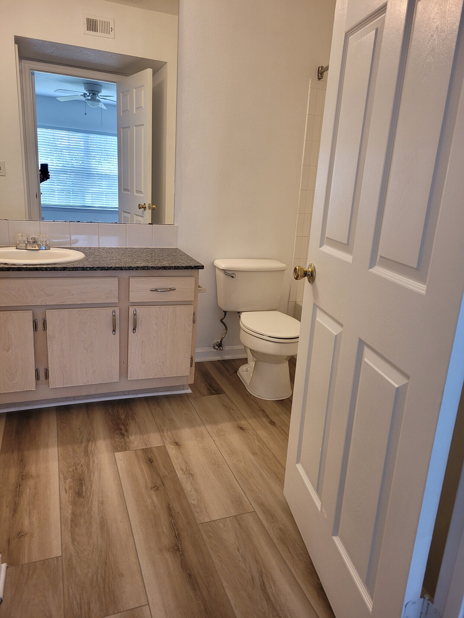 Master bath - 712 Crest Pines Dr