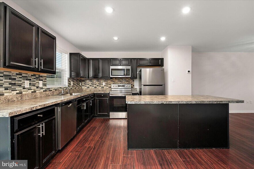 Building Photo - 38369 Elizabeth Ln