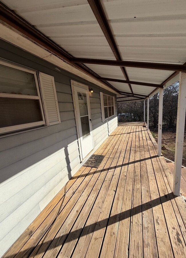 Building Photo - 3 bedroom 1 bath country home
