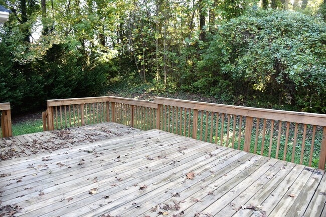 Building Photo - Cozy 4 bedroom home on Hickory Nut!