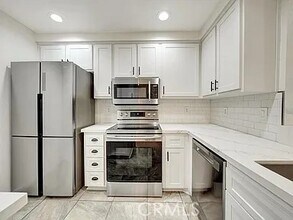 Building Photo - 3867 Thorncroft Ln