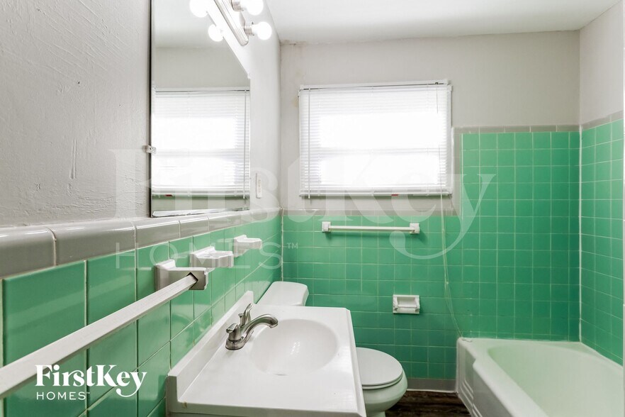 Building Photo - 3085 Piper Dr