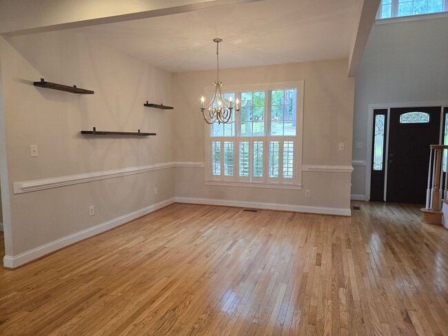 Building Photo - New Listing!!!!!