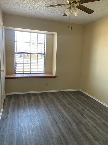 Building Photo - 307 Eichelberger Dr