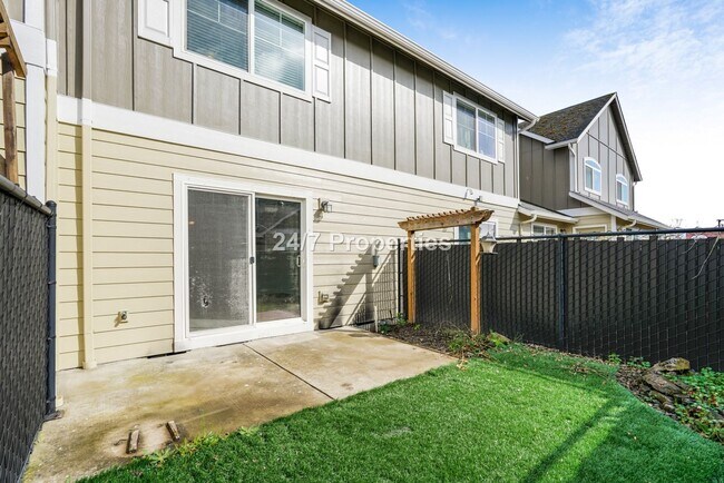 Building Photo - Enticing 3 Bed 1.5 Bath home in NE Salem!