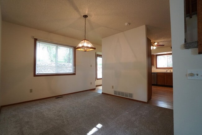Building Photo - 1155 Popes Valley Dr