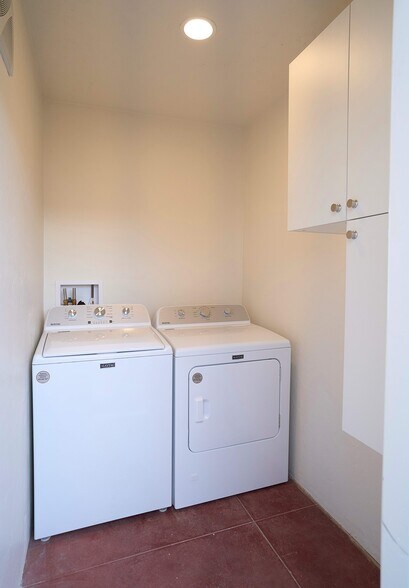 Building Photo - 2542 E Seneca St