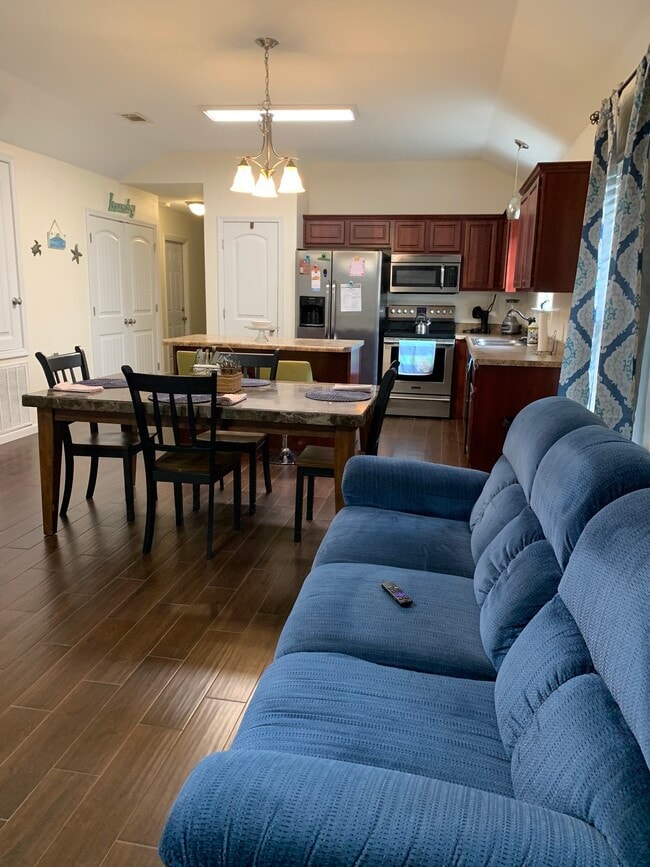 Building Photo - 1979 Crosscreek Cir