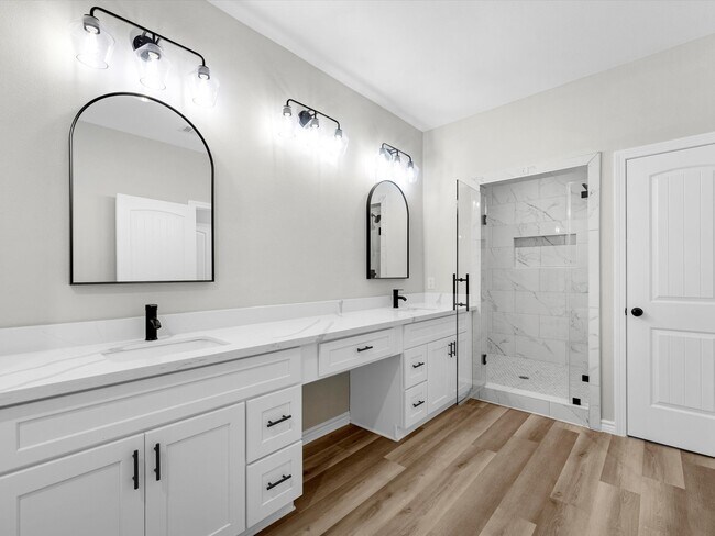 Building Photo - 1317 W Bell St