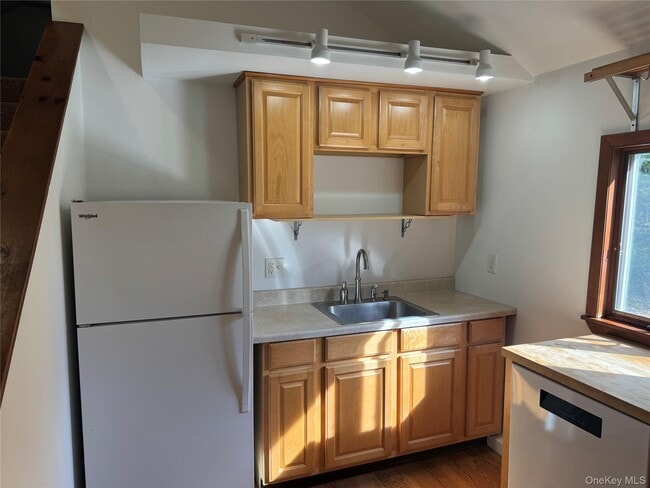 Building Photo - 84 Foster Rd