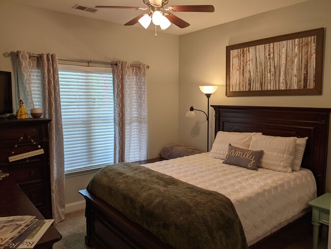 Building Photo - Available August 15th!!! $2200 a month!!!