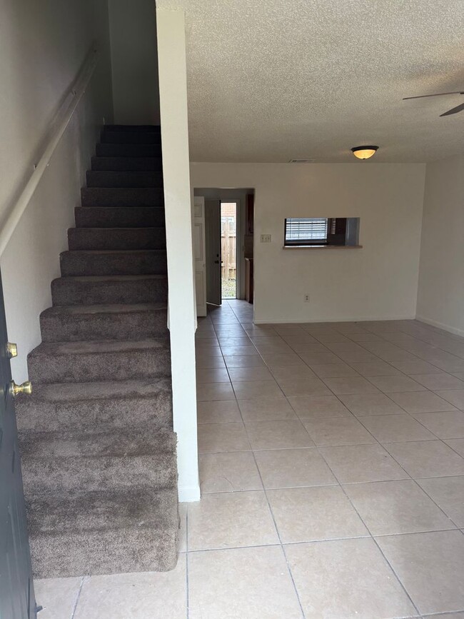 Building Photo - 2BD 2.5BA CONDO WITH WATER INCLUDED