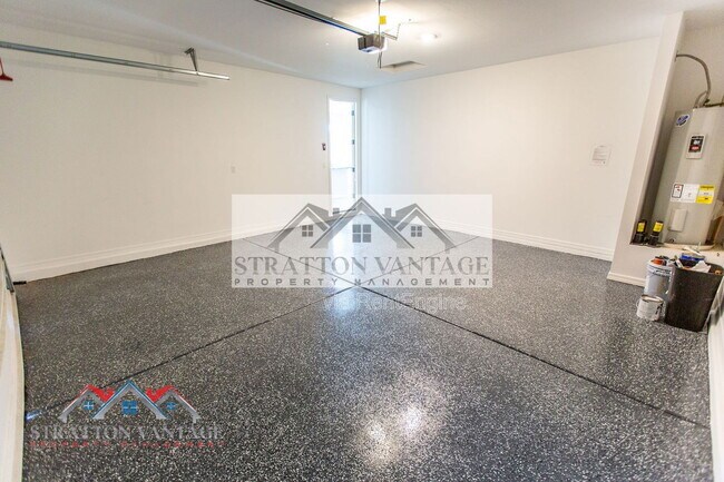 Building Photo - 36005 W San Clemente Ave