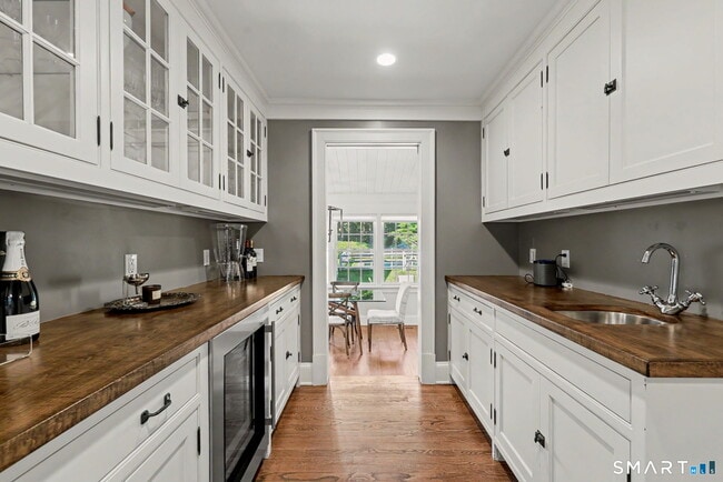 Building Photo - 51 Squires Ln
