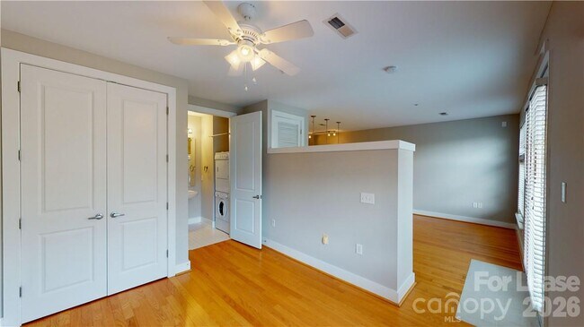 Building Photo - 1101 W 1st St