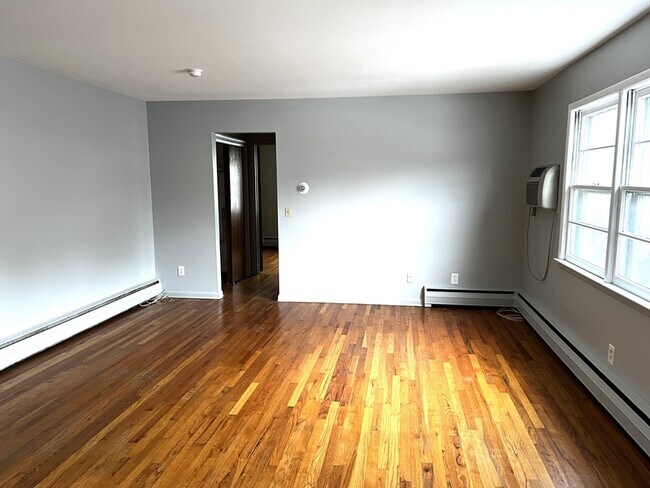 Building Photo - 96 S Hamilton St