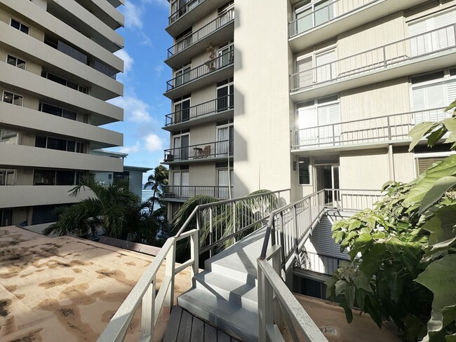 Building Photo - Pet Friendly Gold Coast Condo Fronting the...
