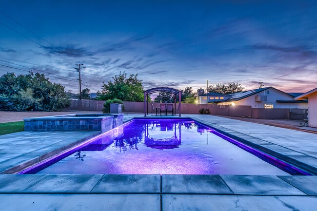 Building Photo - 57731 San Tropeze Dr