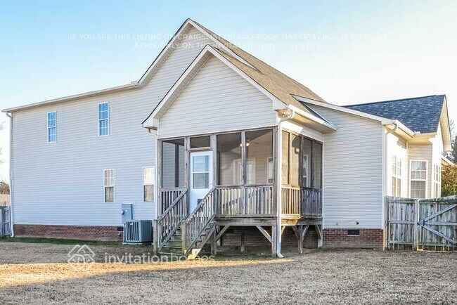 Building Photo - 111 River Knoll Dr