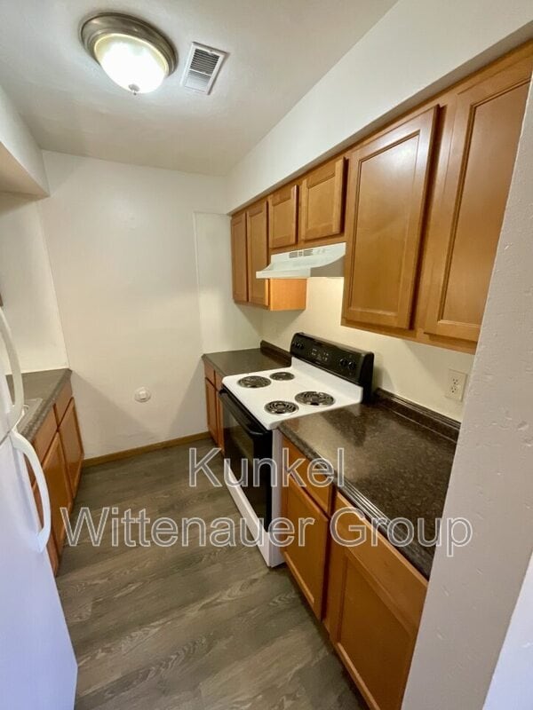 Building Photo - 1805 Jamestown Rd