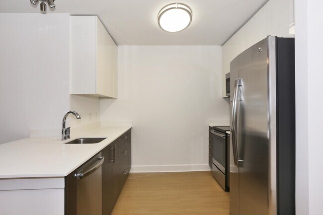 Building Photo - 123 44th St