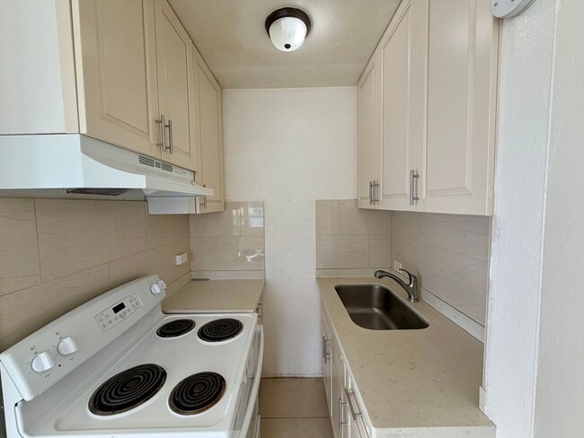 Building Photo - Waikiki Studio: Upgraded 0 Bed, 1 Bath, Next to Ala Wai
