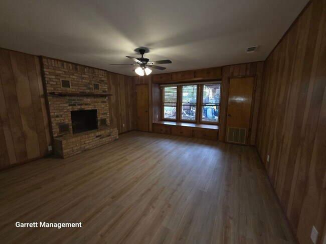 Building Photo - 3/2 Remodeled Home in Lampasas
