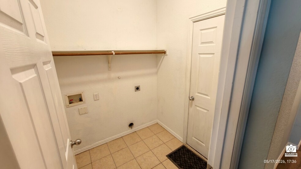Building Photo - 304 Hummingbird Dr
